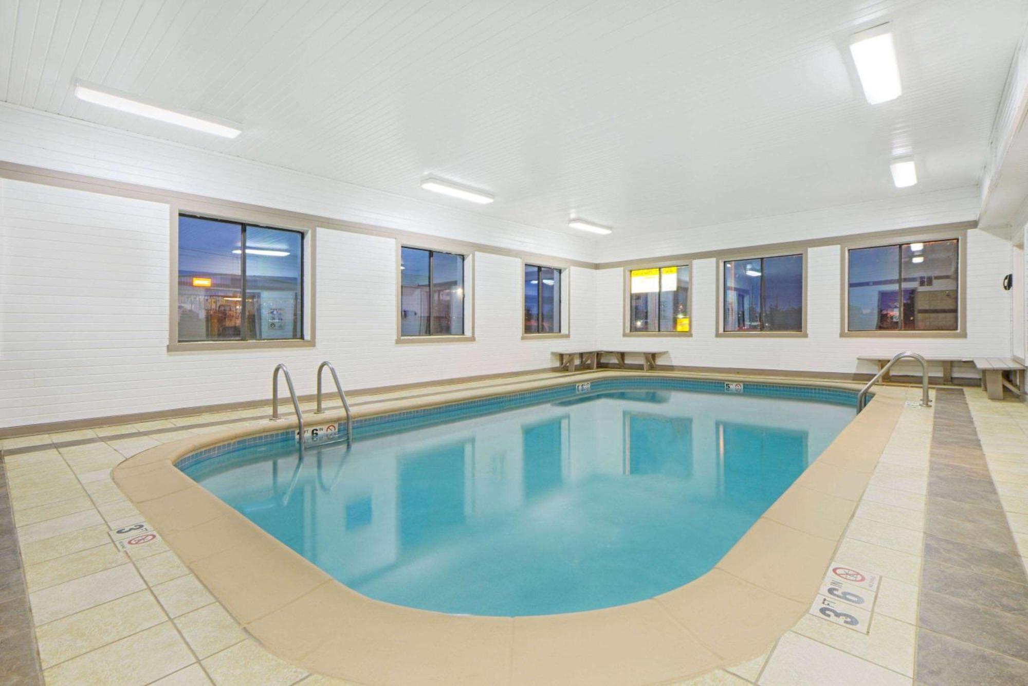 Super 8 By Wyndham Fairfield Hotell Exteriör bild